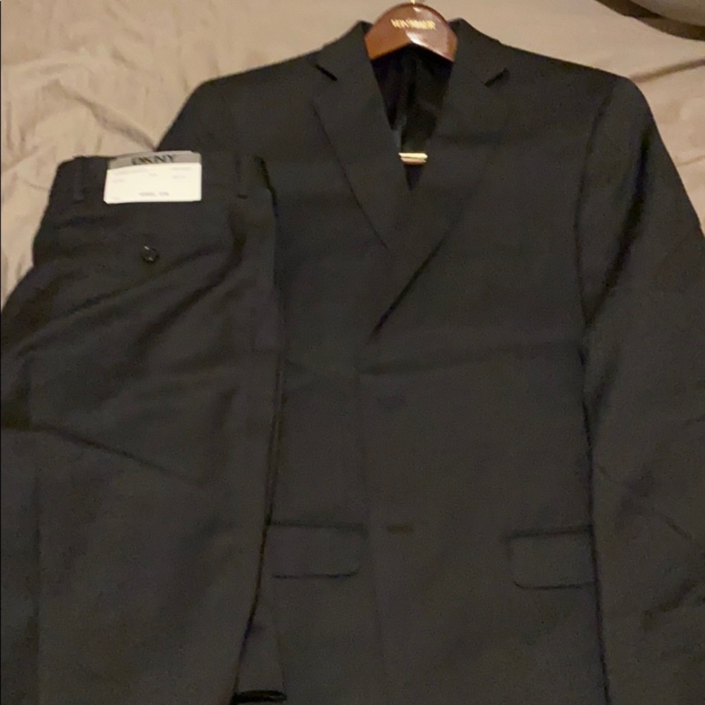 DKNY 40R suit